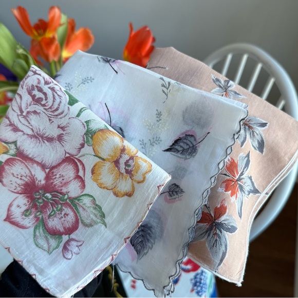 Set Of 3 ViNTAGE Handkerchiefs MCM Hanky Muted Colors Leaves Flowers - Picture 1 of 15